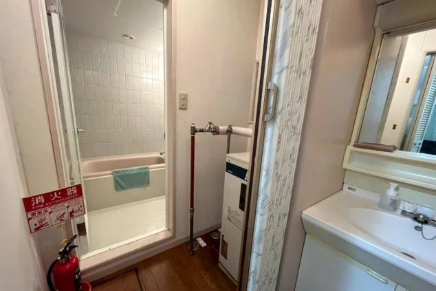 リゾートバイトのコテージタイプの個室寮の洗面所の画像