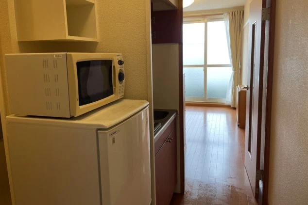 リゾートバイトの個室寮の家電。電子レンジ・冷蔵庫等も完備してあり快適に過ごせます