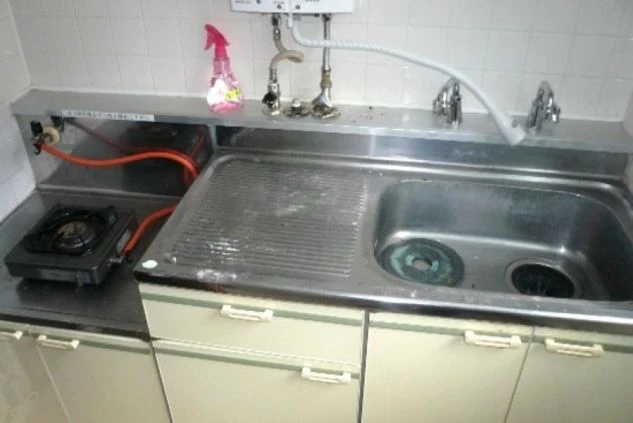 リゾートバイトの個室寮の共用キッチンの画像。