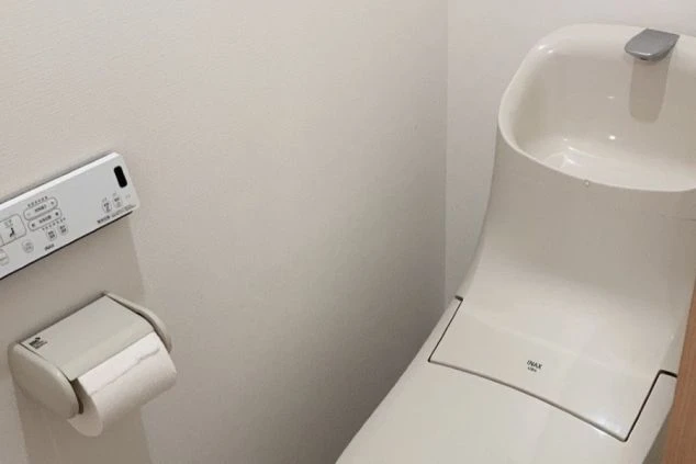 リゾートバイトの完全個室寮の部屋にあるトイレの画像。