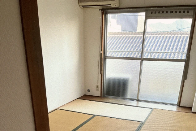 リゾートバイトの寮の和室の部屋内の画像。