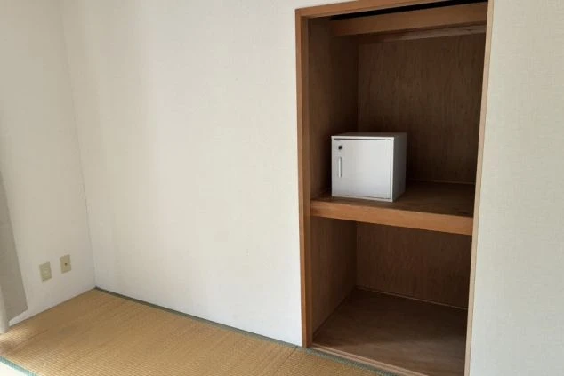リゾートバイトの寮にある収納スペースの画像。