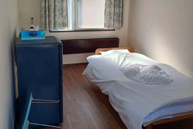 リゾートバイトの個室寮の部屋の画像。