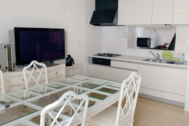 リゾートバイトする人が住み込む寮の共用キッチンの画像