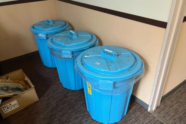 ワクトリスタッフが撮影した日光・鬼怒川温泉エリアでリゾートバイトする人が住み込む寮のゴミ捨て場の画像