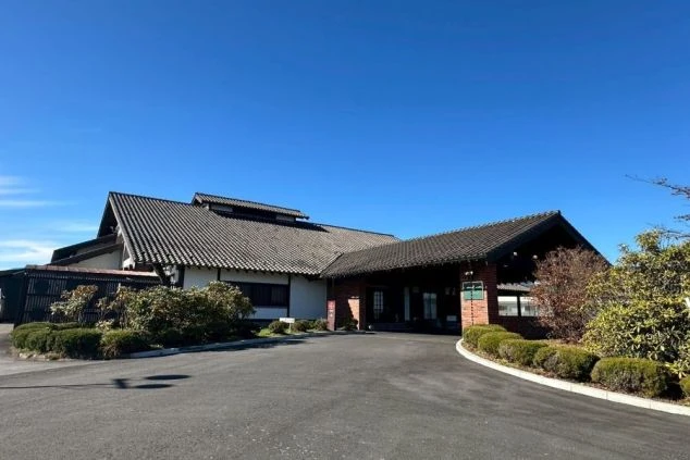 群馬県・嬬恋村にあるホテルの外観画像。雄大な自然に囲まれた高原リゾートでのリゾートバイト求人。