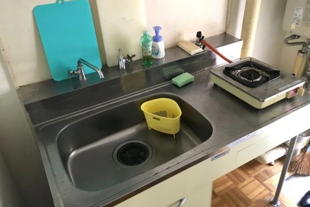リゾートバイトの個室寮の部屋にあるキッチンの画像
