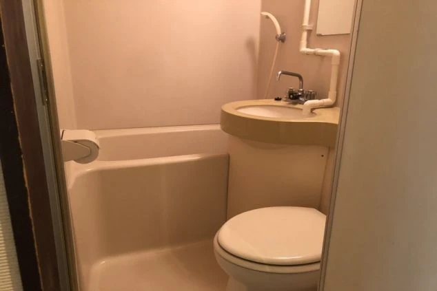 リゾートバイトの寮にあるユニットバス。バストイレ付きの個室寮。