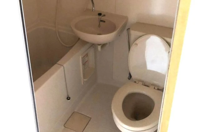 西伊豆でリゾートバイトするスタッフが住む寮のトイレの画像。