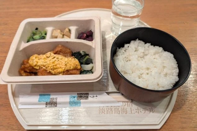 リゾートバイトのまかない料理の画像。