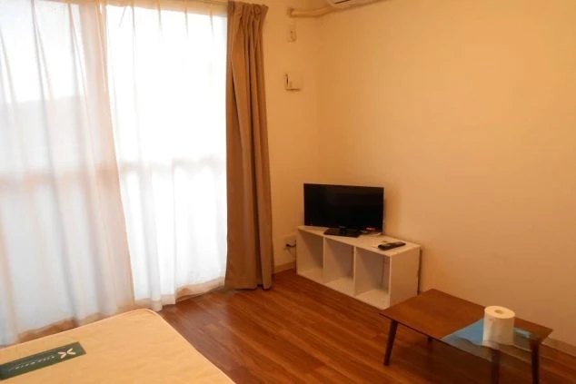 リゾートバイトの個室寮は、テレビ・エアコンも完備。快適な自分だけの空間で、仕事の疲れをしっかり癒やせます。