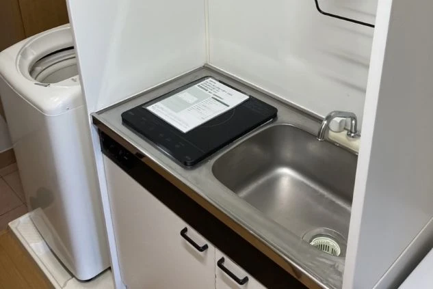 河口湖のリゾートバイトの寮内キッチンの画像。