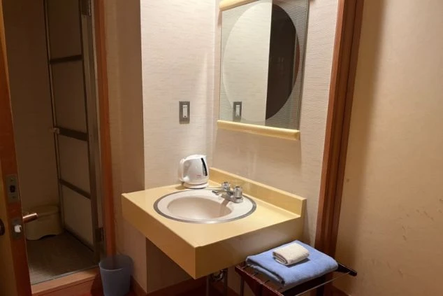 清潔感のある洗面台。仕事の疲れを癒し、ゆっくりと身支度を整えられます。