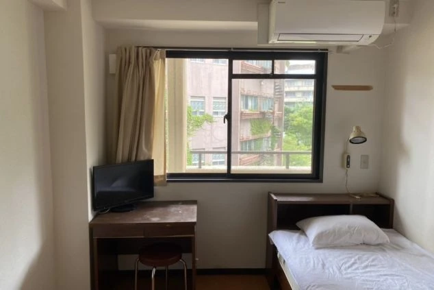 リゾートバイトの寮の共用スペース。冷蔵庫や電子レンジ、電気ポットなどが自由に利用できます。