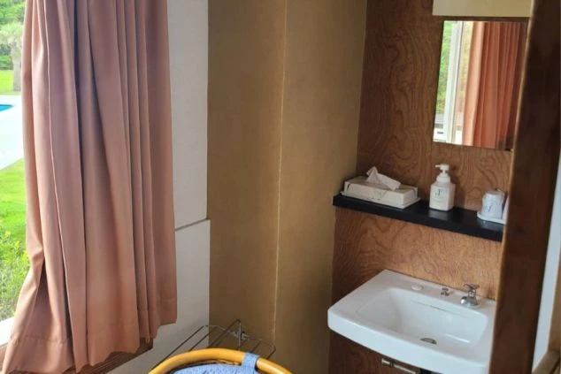 清潔感のある洗面台。身だしなみを整えやすく、快適な寮生活を送れます。