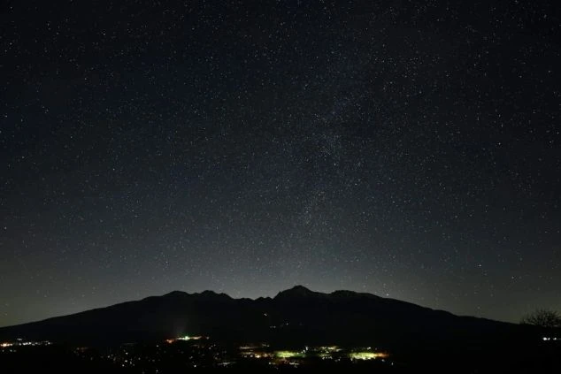 満天の星空が広がる八ヶ岳の夜景。仕事の疲れを癒してくれる、心安らぐ贅沢な時間が待っています。