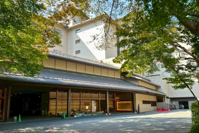 兵庫県・城崎温泉を代表する高級旅館の施設外観画像。