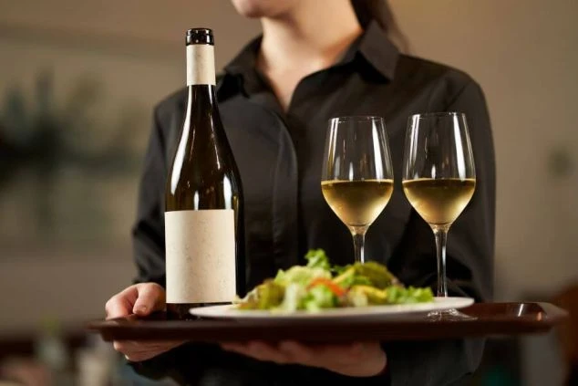 レストランでの接客風景