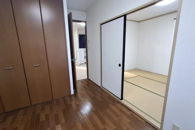 リゾートバイトの完全個室寮の洋室・和室の画像。