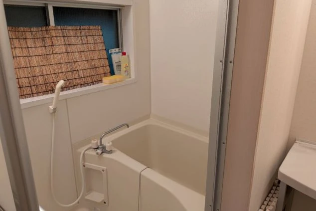 リゾートバイトの個室寮内お風呂の画像