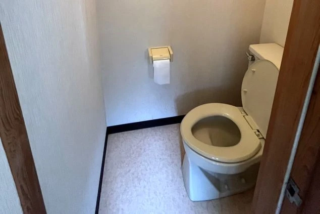 清潔に保たれたトイレ。共同生活でも安心して過ごせる、快適な環境です。