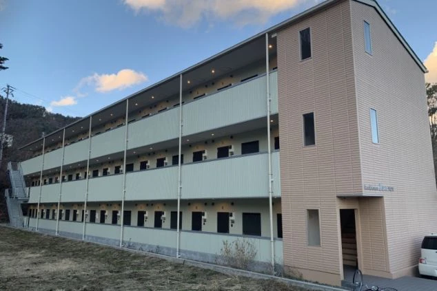 リゾートバイトの個室寮の部屋の画像。