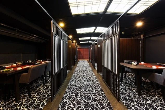 東伊豆の旅館内のレストランの個室席の画像。