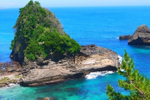 伊豆半島エリアの海岸の画像。