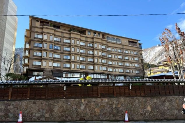 ワクトリ社員が撮影した、越後湯沢のホテルの外観写真。