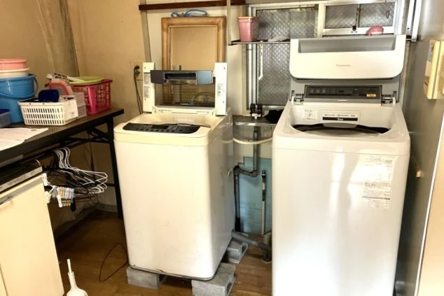 寮内に設置された洗濯機。いつでも気軽に洗濯ができ、快適な生活を送れます。