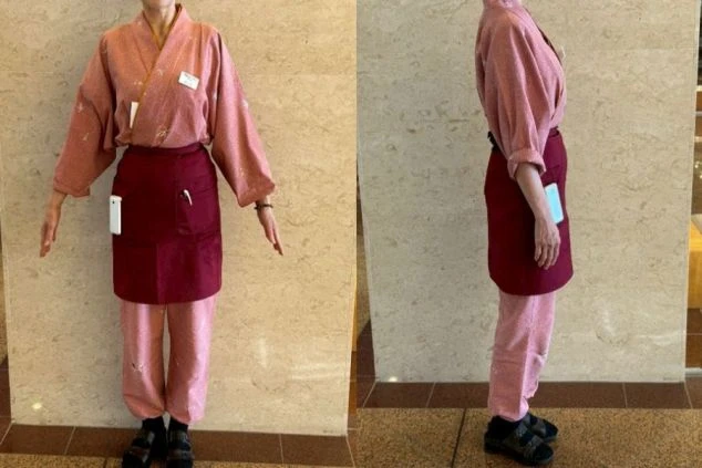 接客サービスを担当する女性スタッフの制服。ピンク色の可愛らしい作務衣(さむえ)に、ワインレッドのエプロンを着用する。