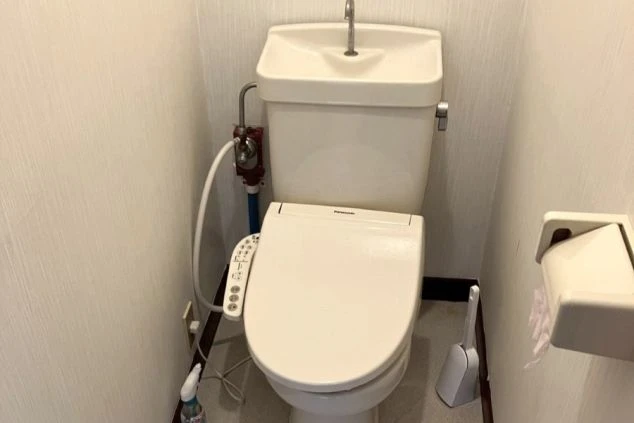 リゾートバイトの寮内の、ウォシュレット機能も付いたトイレ