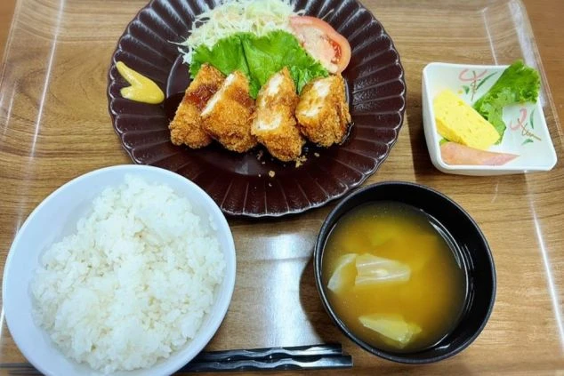 リゾートバイトのまかない画像