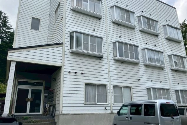 リゾートバイトの従業員寮の外観画像。個室寮付きの求人を探している人向け。