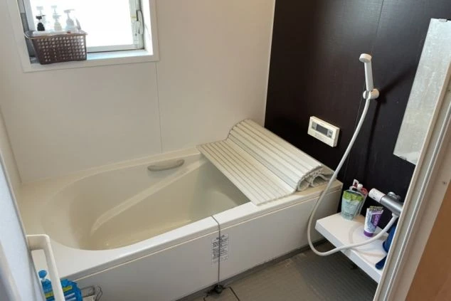 リゾートバイトのシェアタイプ寮のお風呂の画像