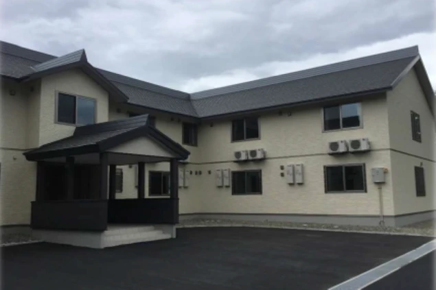 リゾートバイトの従業員寮の外観。きれいな一軒家の寮付き求人。