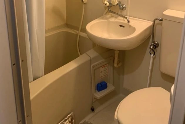 リゾートバイトの完全個室寮のユニットバスの画像。