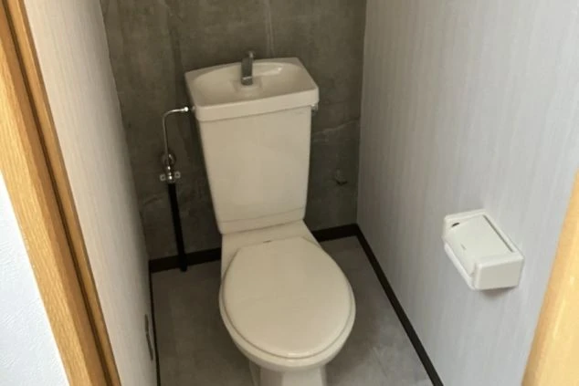 リゾートバイトの個室寮のトイレの画像