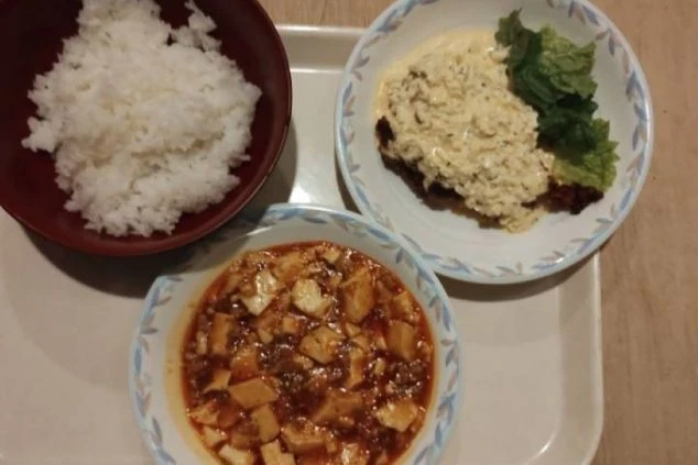 リゾートバイトで提供されるボリューム満点のまかない画像。