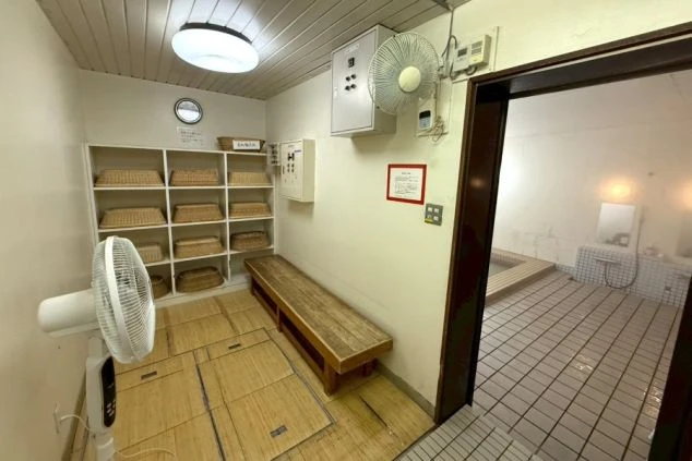 リゾートバイトの相部屋寮の共用お風呂の画像