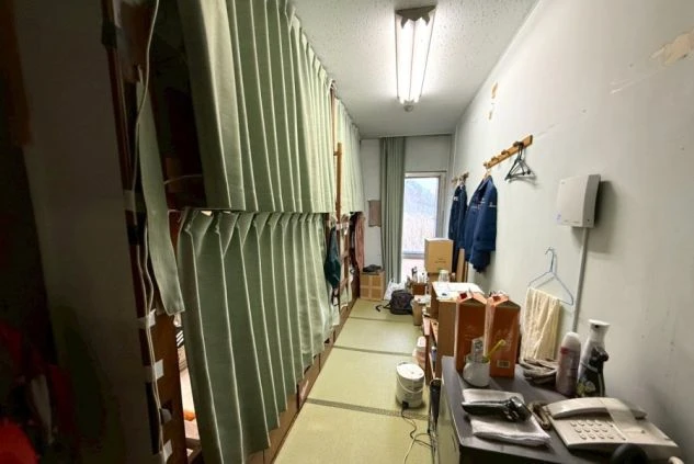 リゾートバイトの相部屋寮の部屋の画像