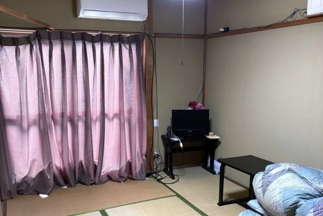 リゾートバイトの女性シェア寮の部屋の画像。