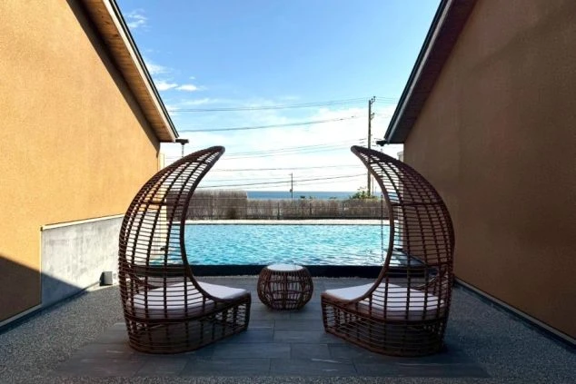 静寂な水辺の景色が広がるリゾート施設｜自然に囲まれた職場環境でリゾートバイト