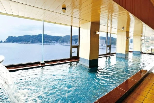 千葉・鴨川のリゾートバイト求人。家族連れに人気の大浴場で、住み込みスタッフ募集中。