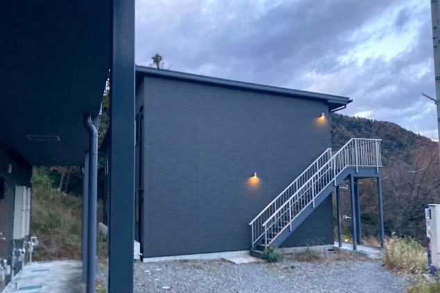 リゾートバイトの完全個室寮の外観。築浅寮で初めての住み込みでも安心。