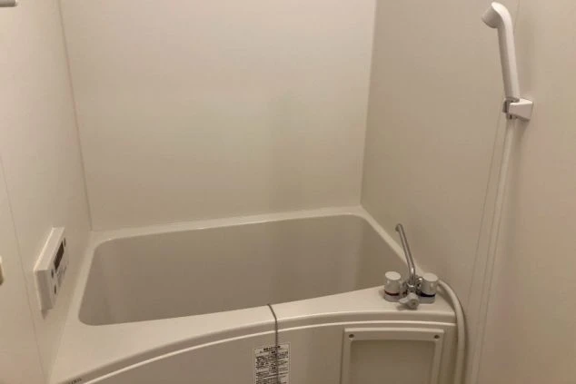 リゾートバイトの完全個室寮の部屋にあるお風呂の画像。