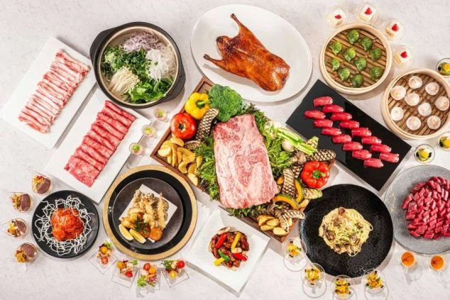 リゾートバイトの調理・調理補助として関わる豪華な料理。高級食材を使用した和洋中のビュッフェメニュー。