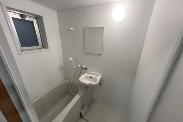 リゾートバイトの完全個室寮の風呂の画像。