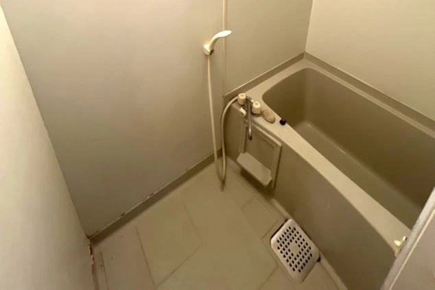 リゾートバイトの個室寮の共用お風呂の画像。