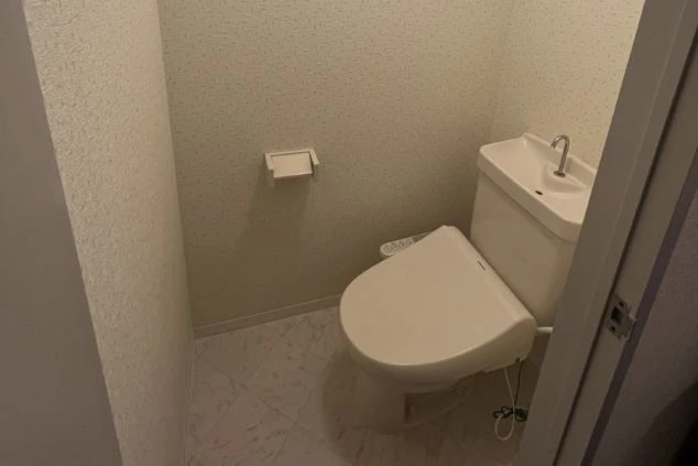 リゾートバイト寮のトイレの画像。